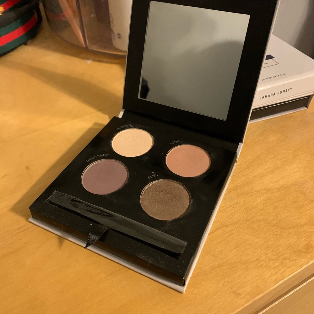 Savvy Minerals by Young Living Natural Quartz Eyeshadow Palette